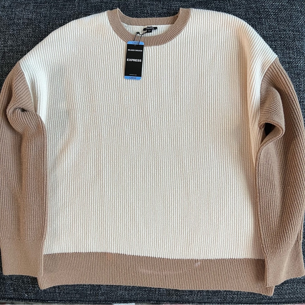 NWT Express Women's Relaxed Sweater Size Large- flawed